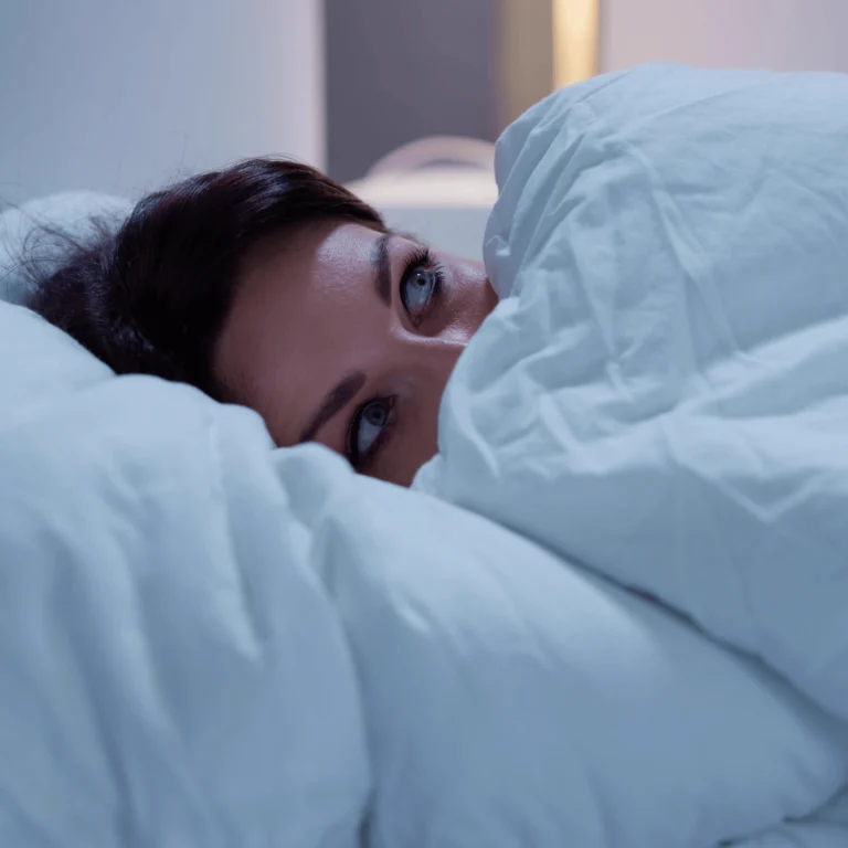 Ameliyat Korkusunu Yenmek: Estetik Operasyon Öncesi Zihinsel Hazırlık | Adım Adım Rehber Estetik ameliyat öncesi korkuyu yenmeye yardımcı yöntemleri gösteren görsel