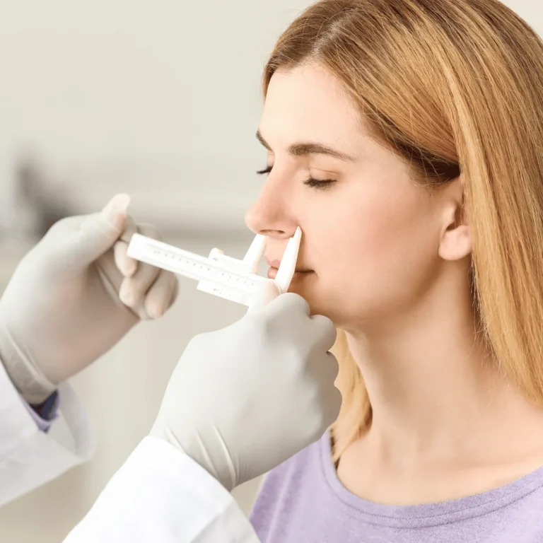 Burun Estetiği (Rinoplasti) Ameliyatı Nedir? – Doğal burun estetiği Rinoplasti ameliyatının aşamalarını anlatan bilgilendirici görsel