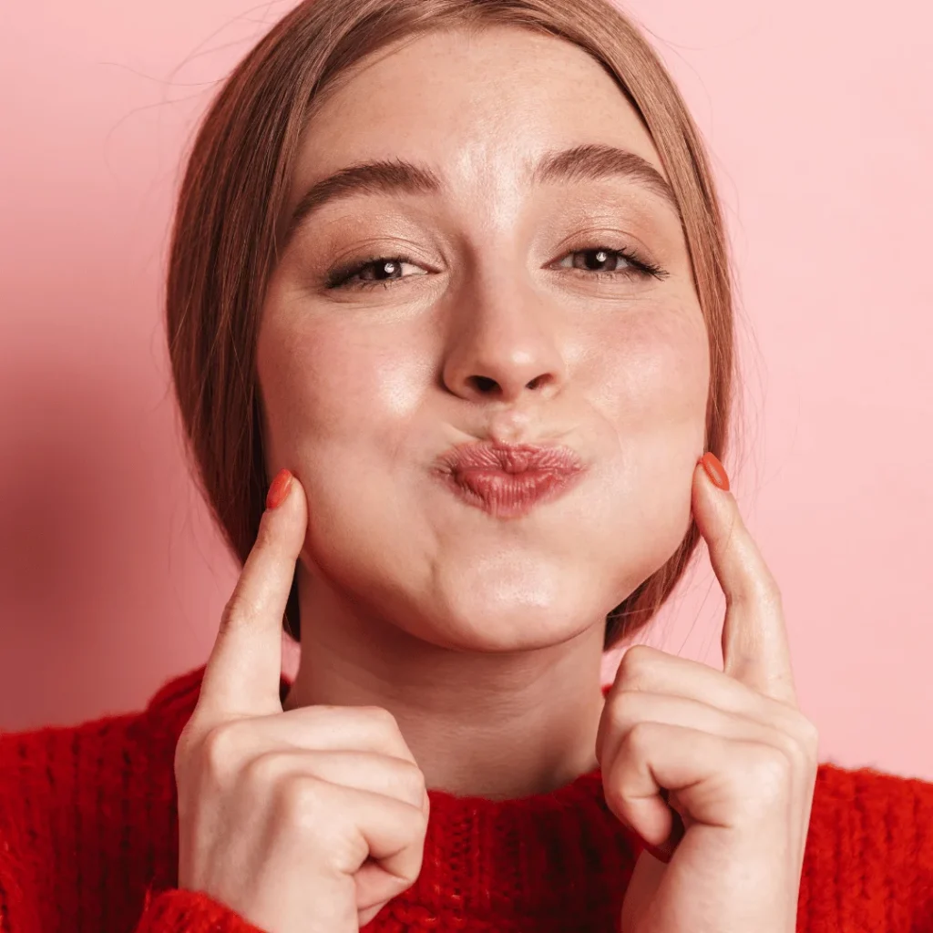 Elmacık kemiğini belirginleştiren implant estetiği görseli