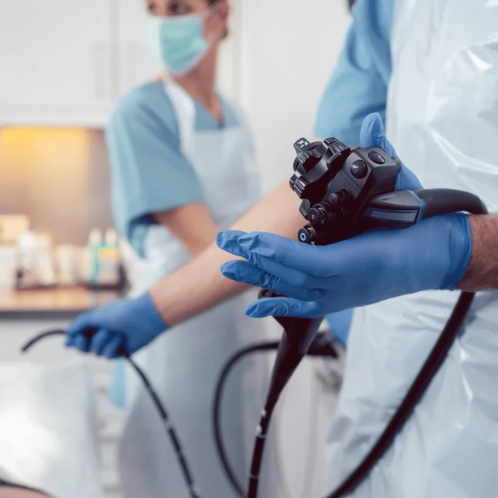 Endoskopik yöntemle yapılan minimal invaziv yüz germe ameliyatı görseli