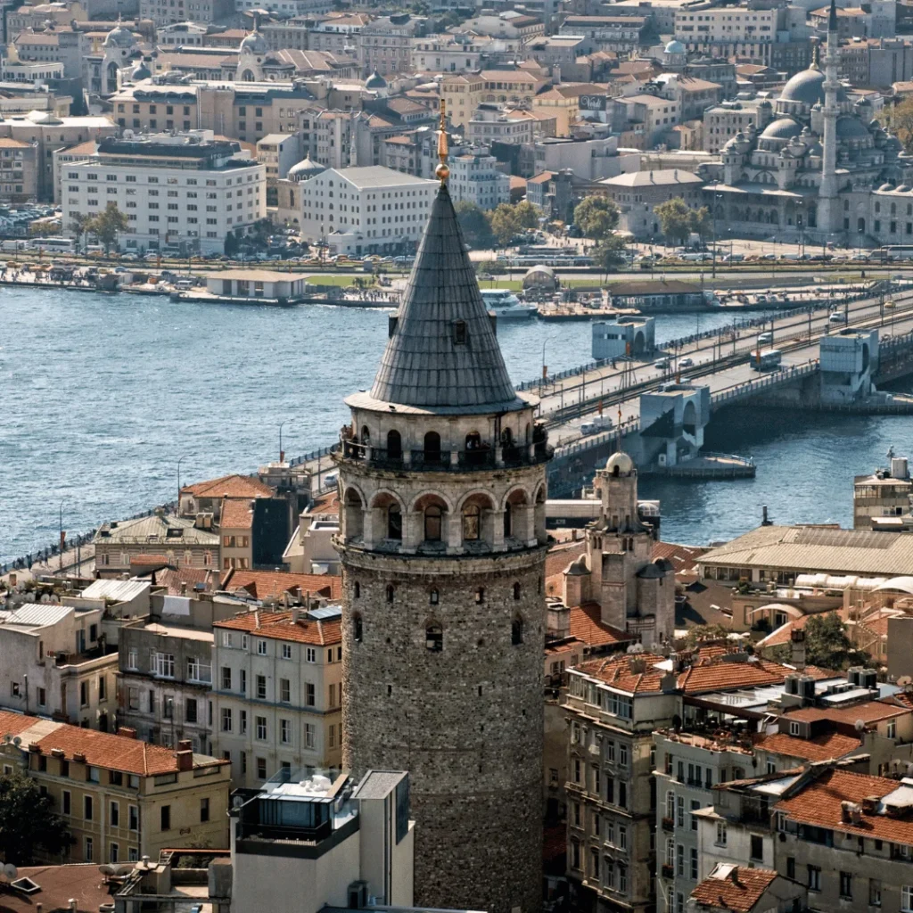 İstanbul'daki En İyi 10 Estetik Cerrahi Kliniği: Karşılaştırmalı İnceleme ve Seçim Rehberi 1 İstanbul’un en başarılı estetik cerrahlarını tanıtan bilgilendirici görsel