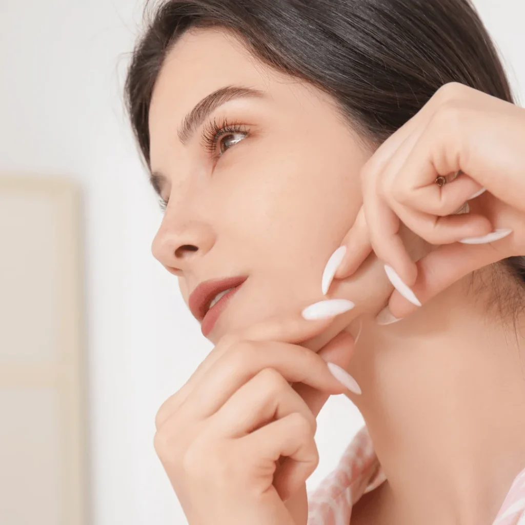 Jawline dolgu sonrası daha keskin ve orantılı yüz profili