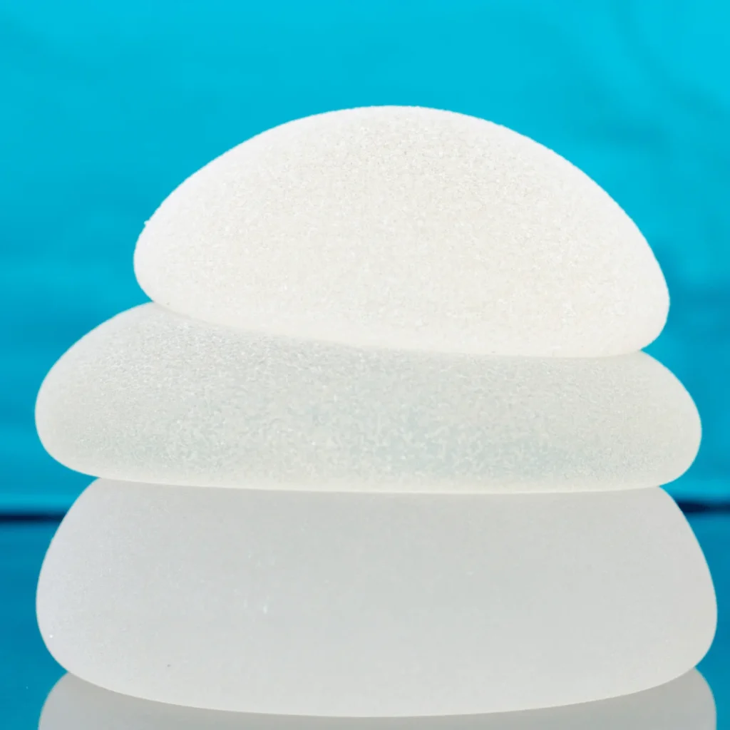 Popüler meme implantı markalarını gösteren bilgilendirici görsel