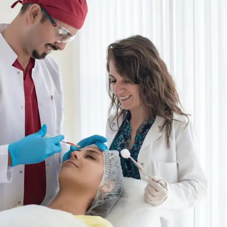 Plastik Cerrahi, Estetik Cerrahi Ameliyatı Kimler Yaptırmalı Olmalı | Kapsamlı Adaylık Rehberi Estetik ameliyat yaptırmayı düşünen kişilerin temsili fotoğrafı