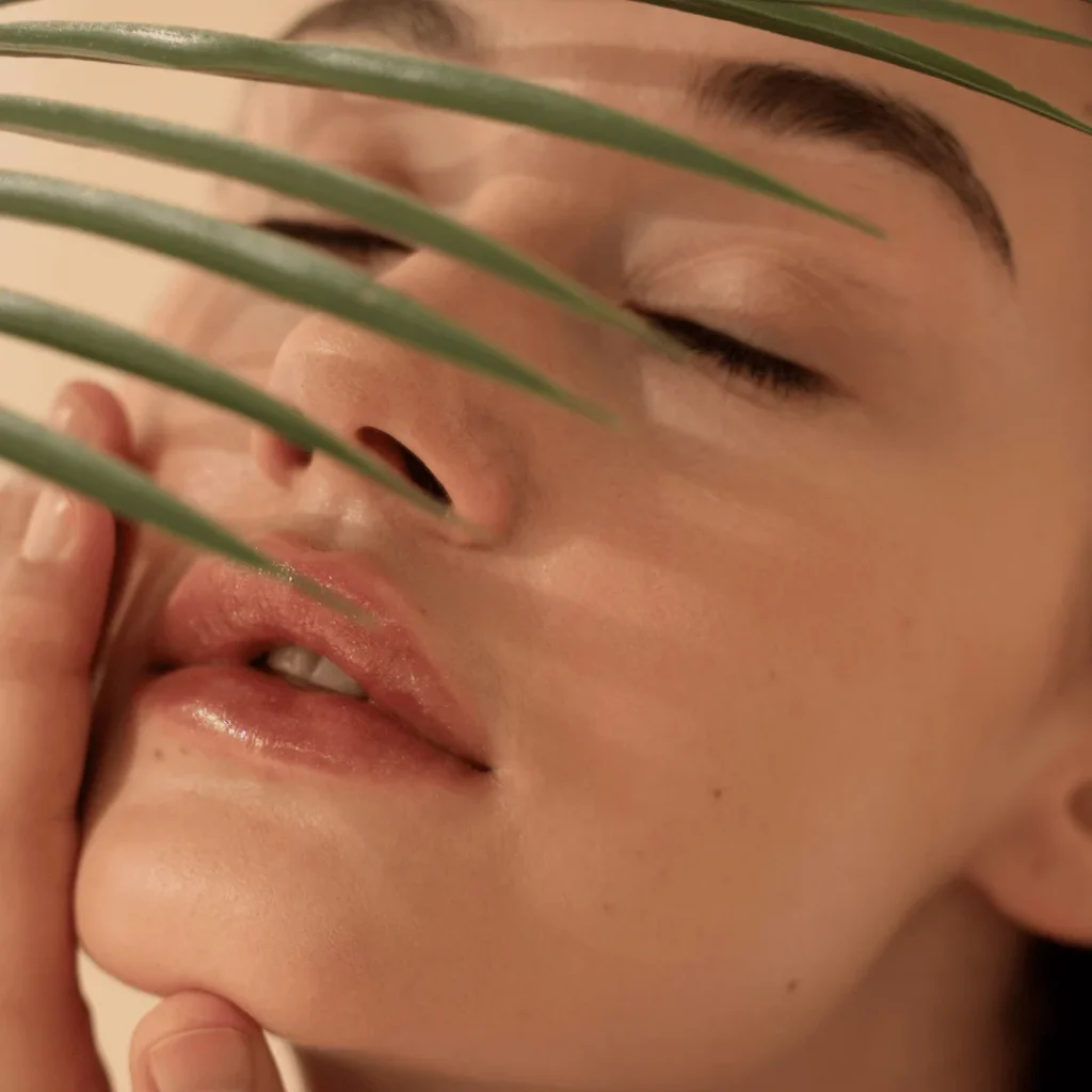 Yüze hacim kazandırmak için uygulanan estetik yağ transferi görseli